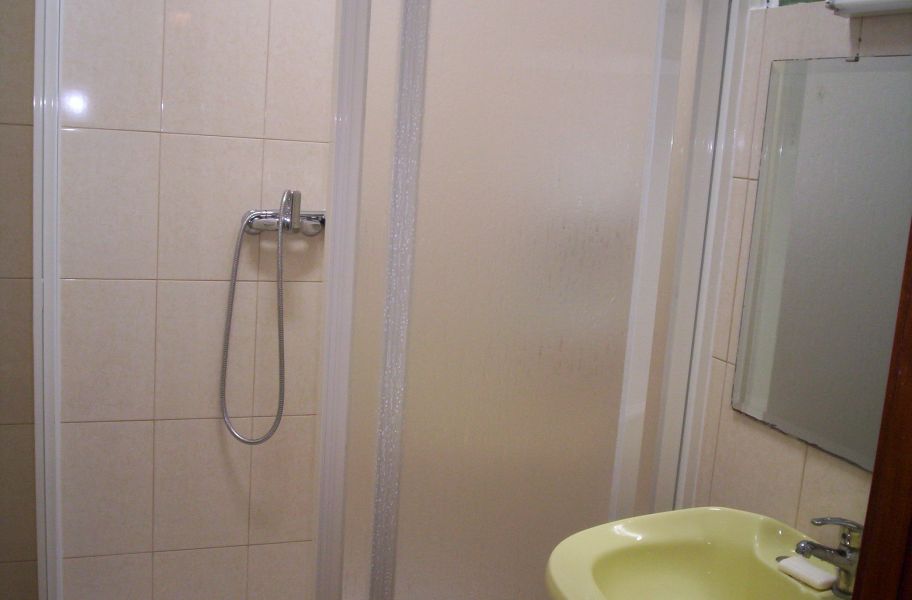 S. Pedro Estoril - Quarto com WC privativo. Praias