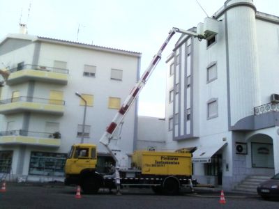 Plataforma Articulada sobre caminhão