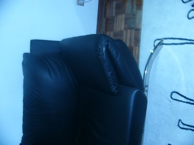 Vende-se Sofá Preto (3 lugares)