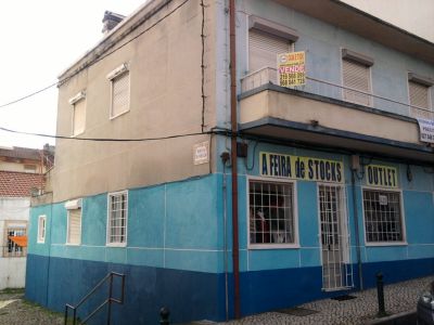 Vivenda com loja 