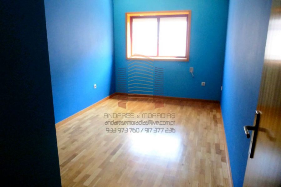 [6957] T2 à paragem de metro D. João II-  Condições da banca