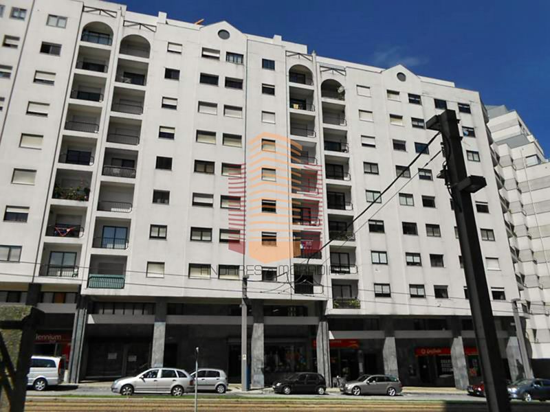 [2633RT] T1+1 com 2 lugares garagem junto Metro