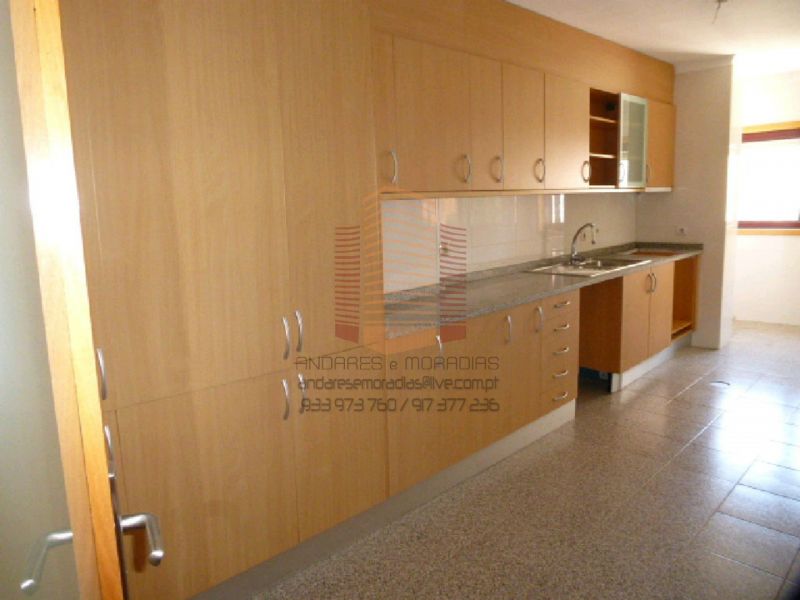 [6957] T2 à paragem de metro D. João II-  Condições da banca