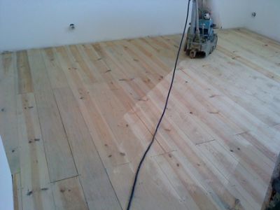 Nuno afagador e envernizador de soalhos  