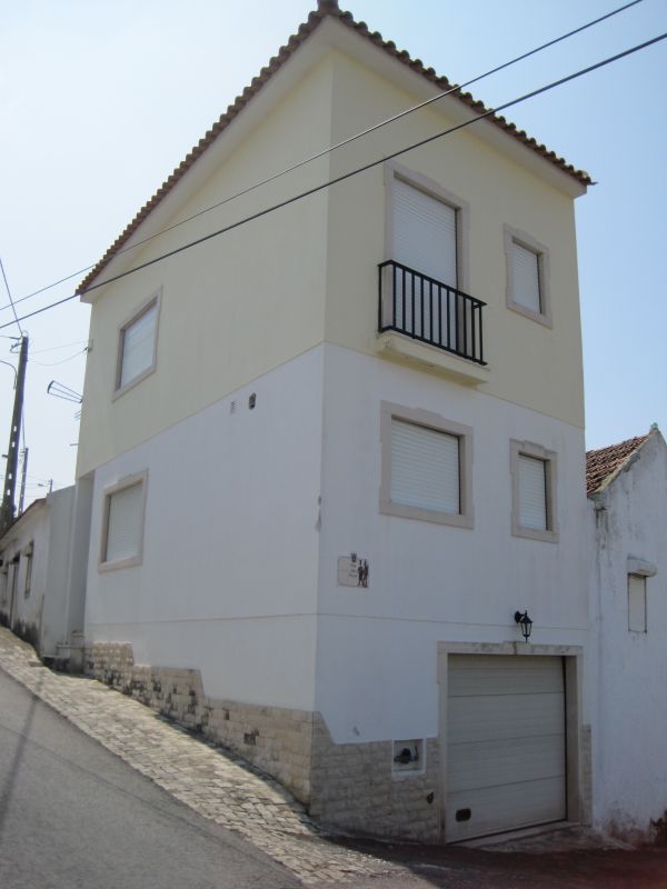 Aluga-se moradia no Vimeiro