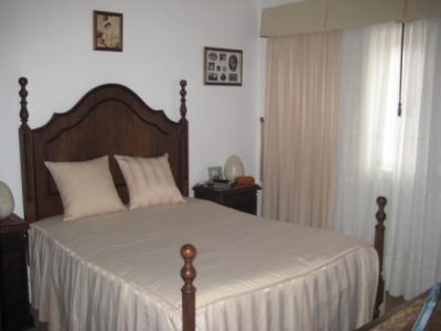 Moradia ind T3, boa oportunidade, páteo, churrasqueira, garagem. 