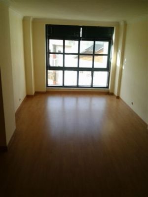 Papel de Parede e Murais, Soalho Flutuante, Pintura de Interiores, Conservação e Remodelação.