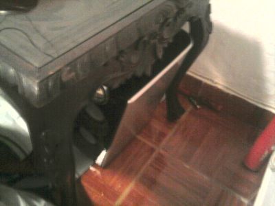 vendo mesinha antiga toda trabalhada á mao em optimo estado