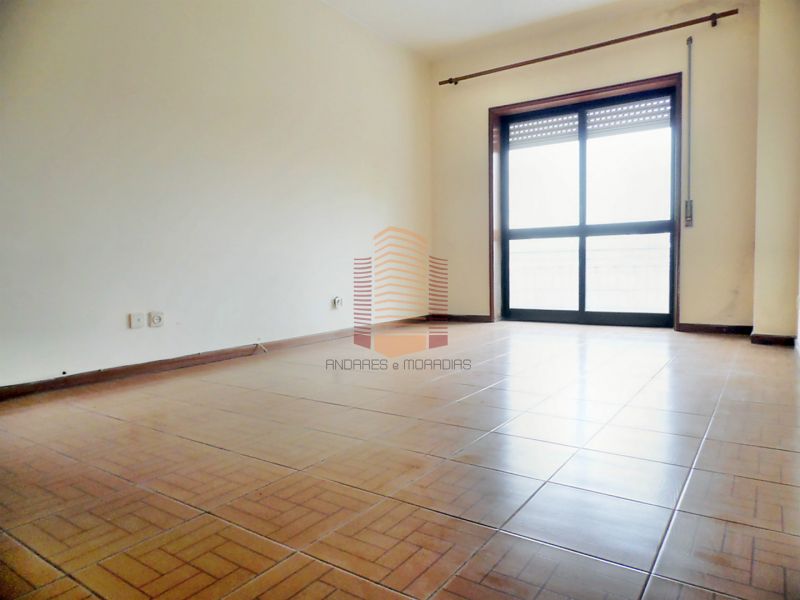 [1218F] T2 c/ garagem individual – 100% financiado. [vales oferta para pintura]