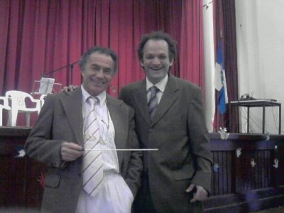 Afina.se Pianos-Leciona-se Música