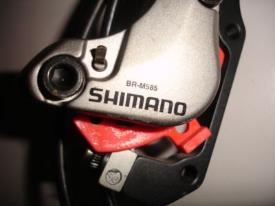 Travões hidráulicos com manipulos (dual-lever)