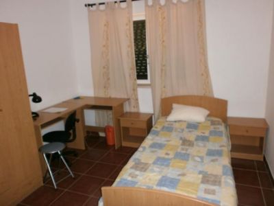 Aluga-se Quarto  tipo T0 em moradia - Gambelas - Faro (frente à Universidade do Algarve