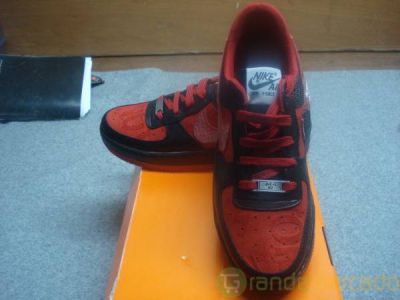 Sapatilhas NIKE AIR FORCE - BLACK/RED (35€) - PORTES GRÁTIS