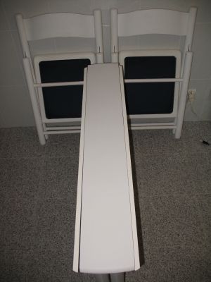 Vendo conjunto de Mesa de Cozinha com 2 cadeiras - tudo de cor branca