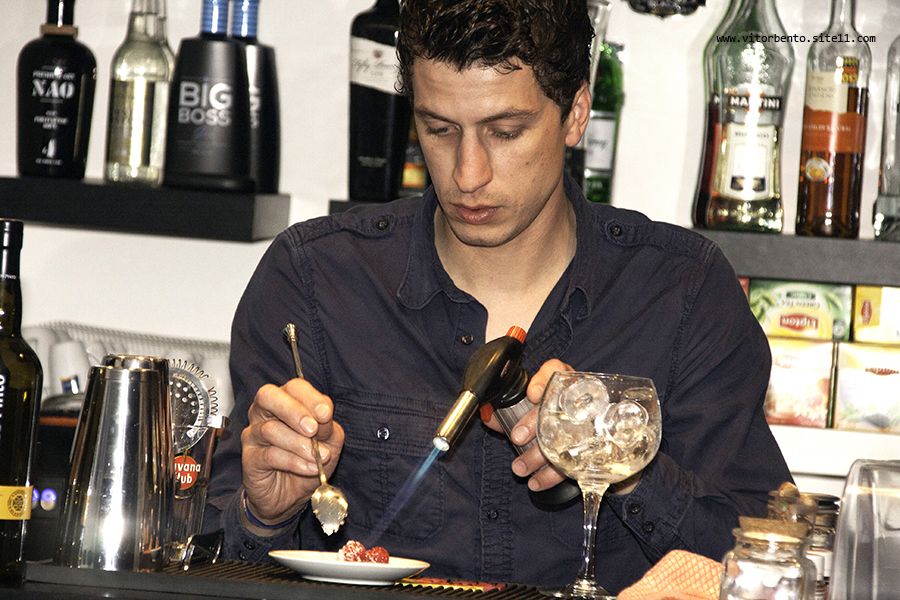 Reportagens fotográficas em Bares/Cafés, Karaokes/concertos/festas, etc.