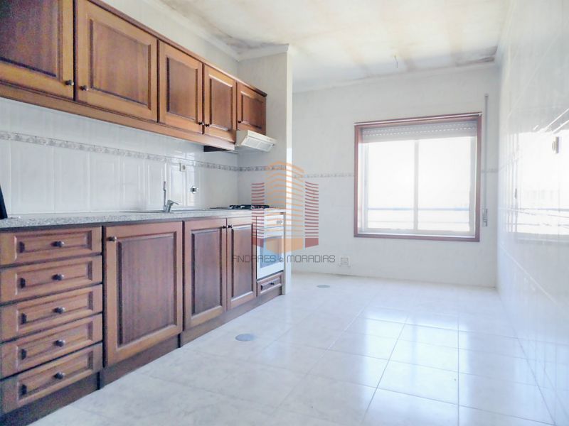 [1219F] T2 em cond. Fechado – 100% financiado [vales oferta para pintura]