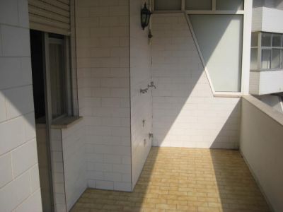  T2 com grandes áreas, lareira, garagem e arrecadação, na Quinta do Bispo. - Leiria