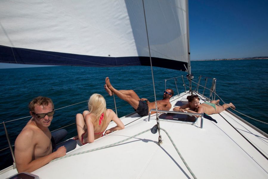 Passeios em Veleiro  Escola de Vela