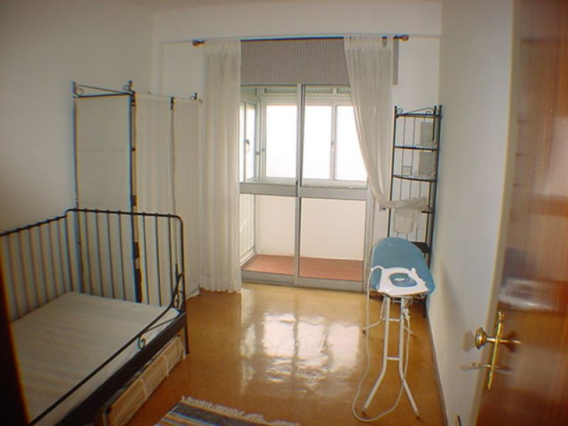 T2 mobilado, equipado, soalheiro, desafogado, zona calma e central de Carnaxide - € 550