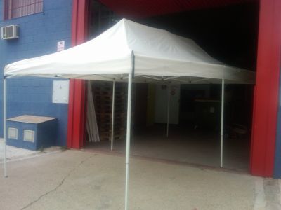 2 tendas 3x3 dobráveis em oferta!