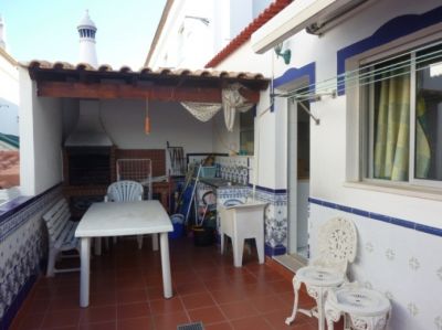 Arrenda-se Moradia V3 Mobilada