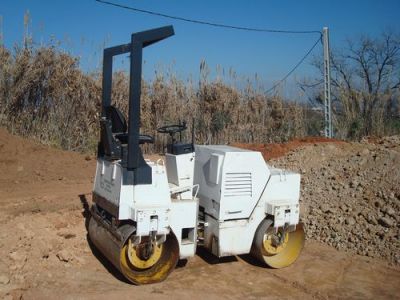 rodillos compactadores,minicargadoras,camiones mercedes