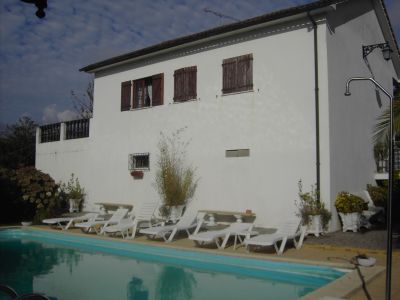 Casa de turismo para férias e fds /Também alugamos por quarto.