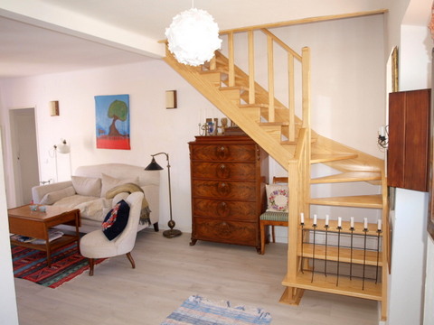 Moradia na Costa de Prata. Recuperada em 2008 uma parte e outra em 2014, mantendo o estilo rústico. 