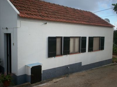 Aluga-se moradia (anexo) em Ribamar – Ericeira
