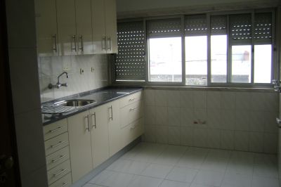 Excelente T3 pronto a habitar em prédio impecável com 2 elevadores 