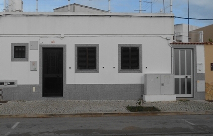 Casa Térrea T2 com 2 cozinha e terraço coberto em Olhão
