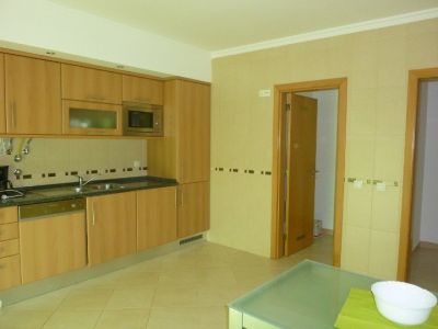 Arrenda Apartamento T1 ao Ano em Condominio Fechado