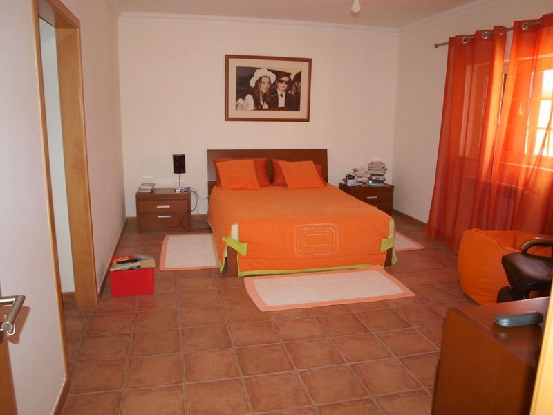 Moradia entre a Cidade  a Lagoa de Óbidos e a Praia