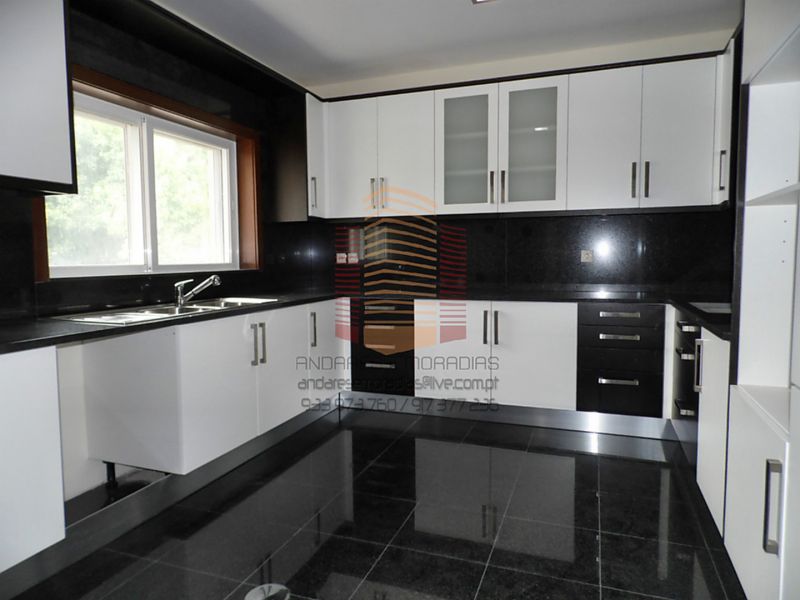 [1285F] Moradias V4 NOVAS, a 1.5km Acesso A4 (stª Rita)