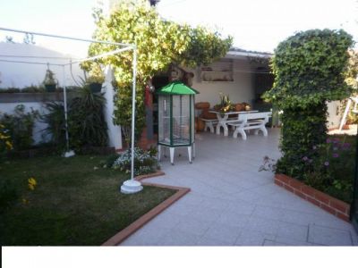 Moradia T3, sótão amplo, páteo, churrasqueira, forno, arrecadação e garagem. Marinha Grande