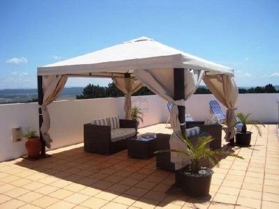 Moradia grande com 6 quartos, 6 casas de banho e piscina