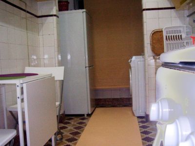 Aluga-se 2 Quartos Almada ( centro/metro )