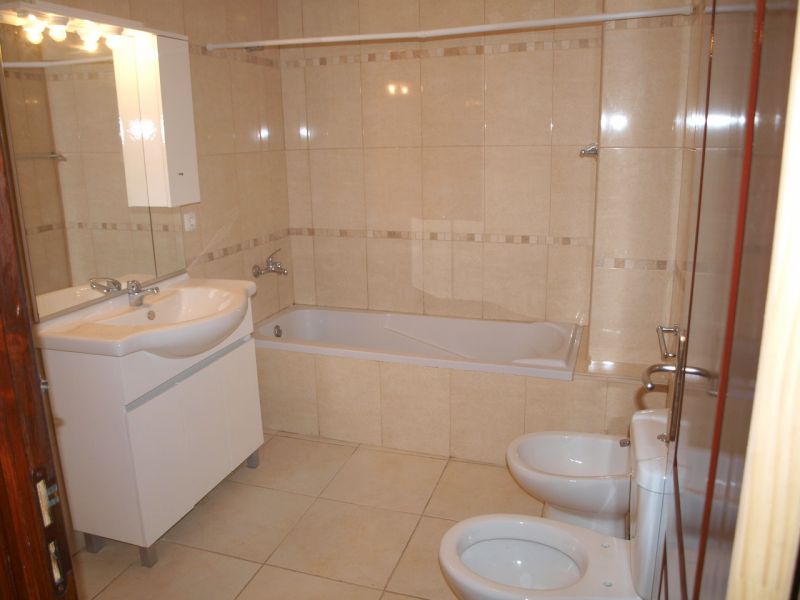 Apartamento, T1, na freguesia de Santo Onofre, para Arrendamento, Usado, preço 280.00€