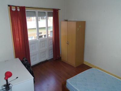 Aluga-se quarto estudante