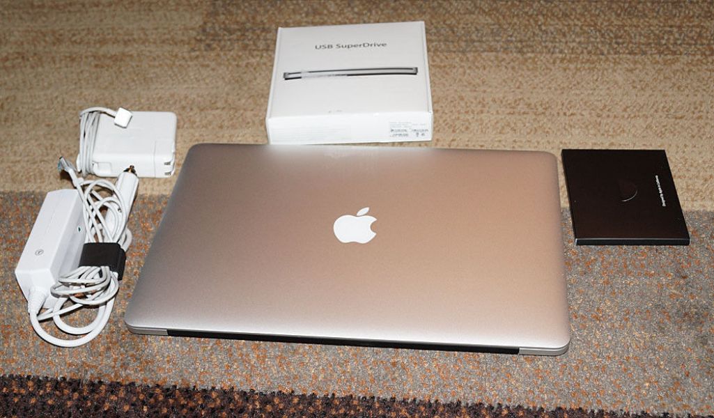 FOR SALE:Apple MacBook pro 15-inch: 2.6GHz
