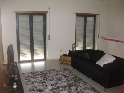 Arrenda-se T2 semi- novo 