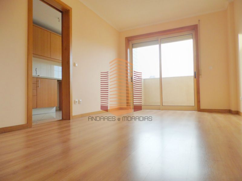 [3994/F] T0 recente em plena AV. Fernão Magalhães.