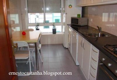 Aluga-se apartamento T4 com excelentes áreas a 2 minutos do McDonalds , escola das Laranjeiras 