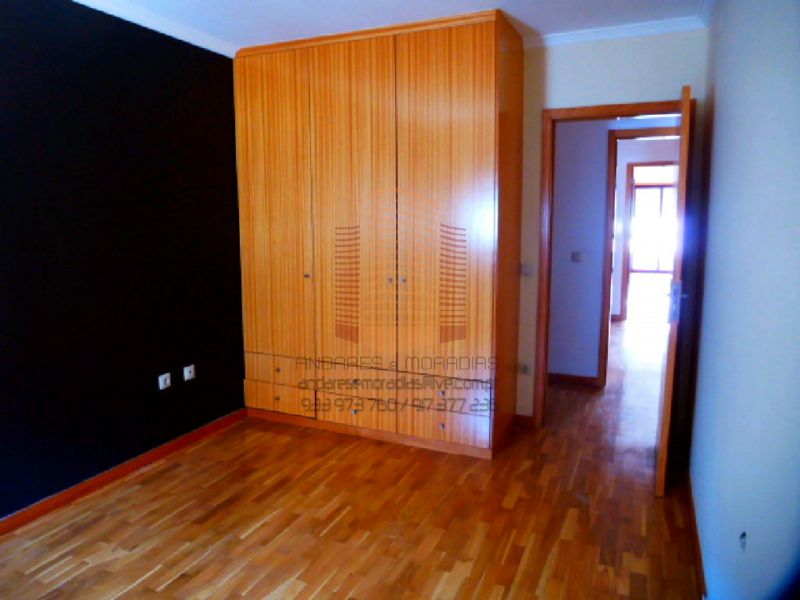 [6957] T2 à paragem de metro D. João II-  Condições da banca