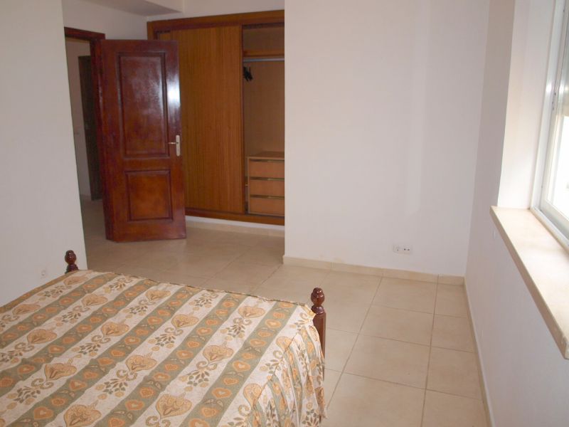 Apartamento, T1, na freguesia de Santo Onofre, para Arrendamento, Usado, preço 280.00€