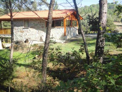 Para um fim-de-semana ou para mais tempo, arrendamento de casas e yurt, com ou sem meia pensão.