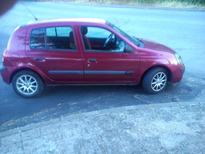 renault clio disel 1.5 dci com ar condiçionado.