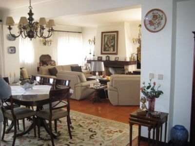 Apartamento T4, sala com 60m2, recuperador de calor, 3 wc, varandas e garagem 2 carros 