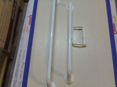 Vendo acessório de casa de banho em alumínio em óptimo estado.