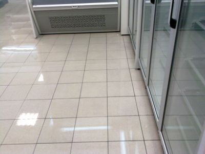 Tratamentos Antiderrapantes certificados e Fitas para degraus Antiderrapantes